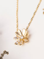 Load image into Gallery viewer, Daisy Floral Necklace - 18k Yellow Gold