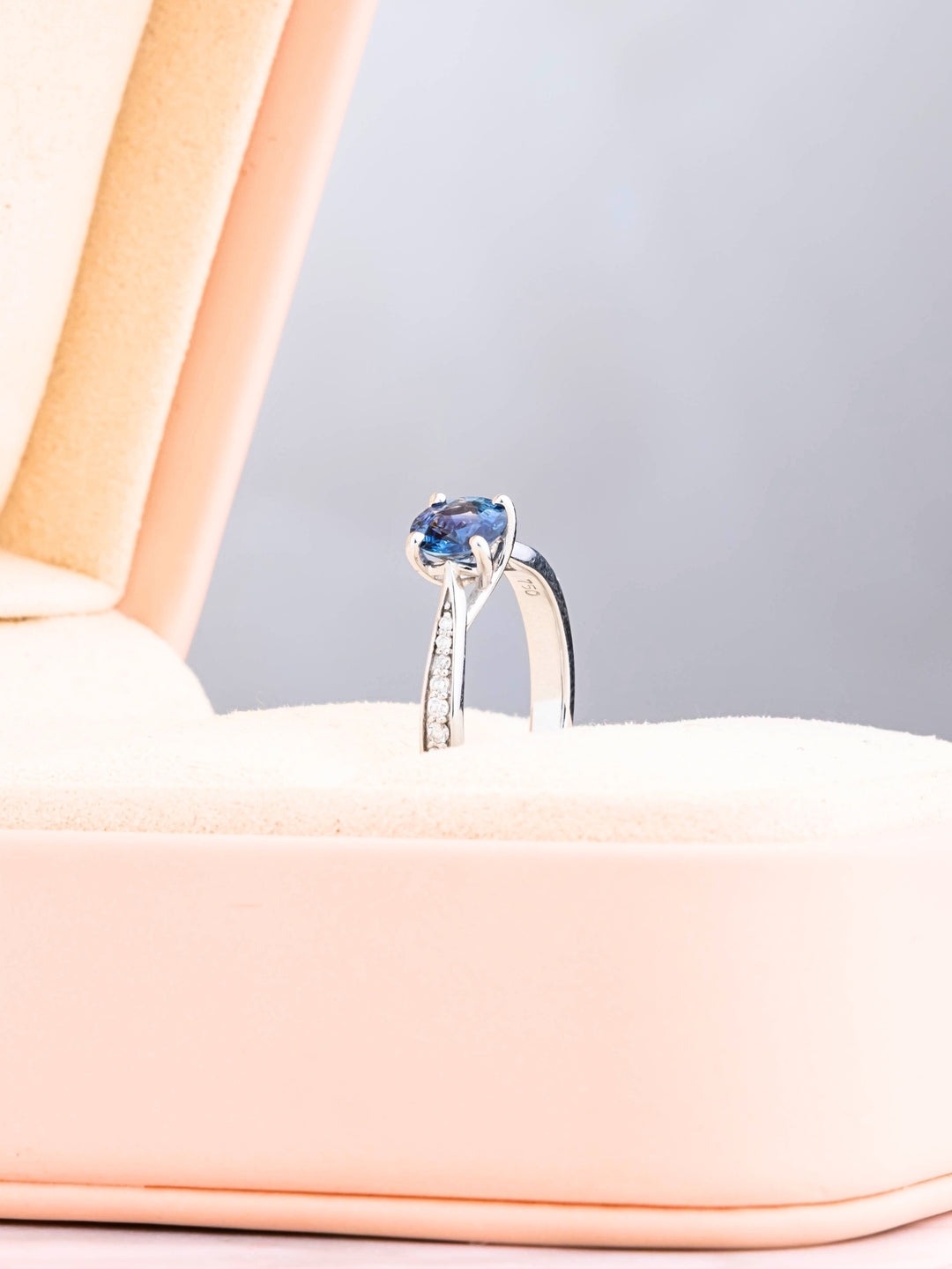 Julia Ring - Blue Sapphire & Diamond - 18K White Gold