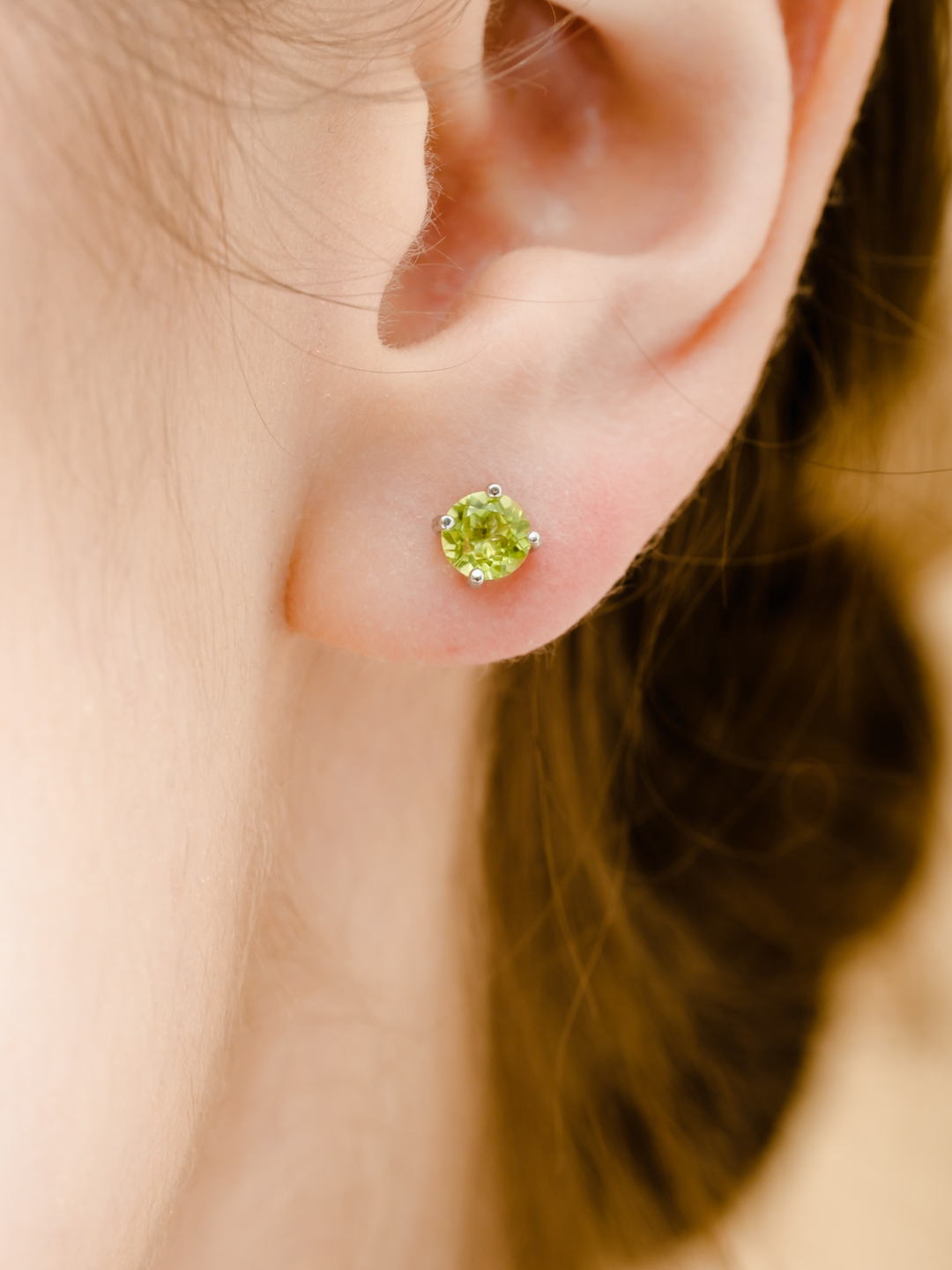 Lynn Earring (Peridot) - Rhodium Plated