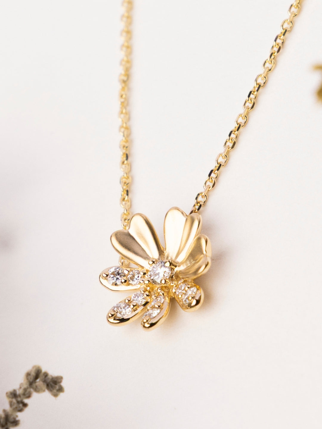 Daisy Floral Necklace - 18k Yellow Gold