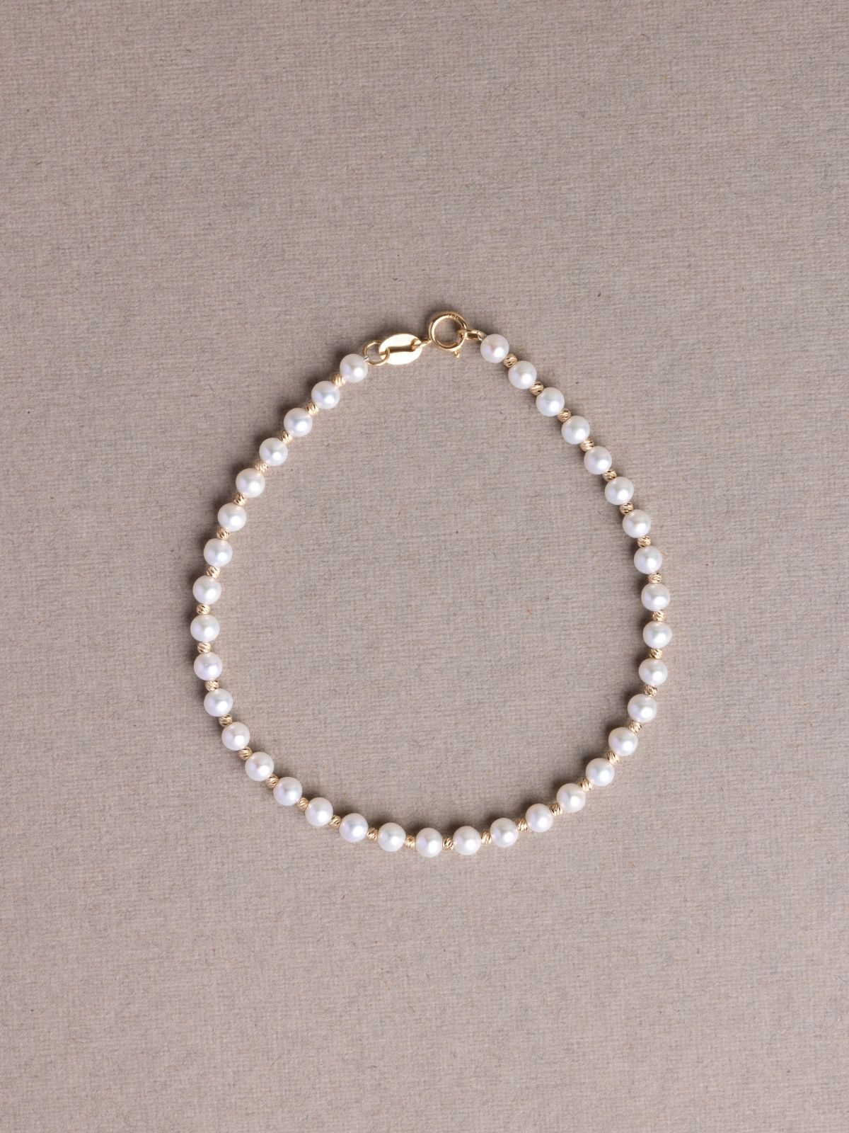 Tiara freshwater pearl   18k yellow gold bracelet