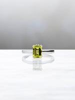 Load image into Gallery viewer, Sammy Ring - Peridot - 18k White Gold
