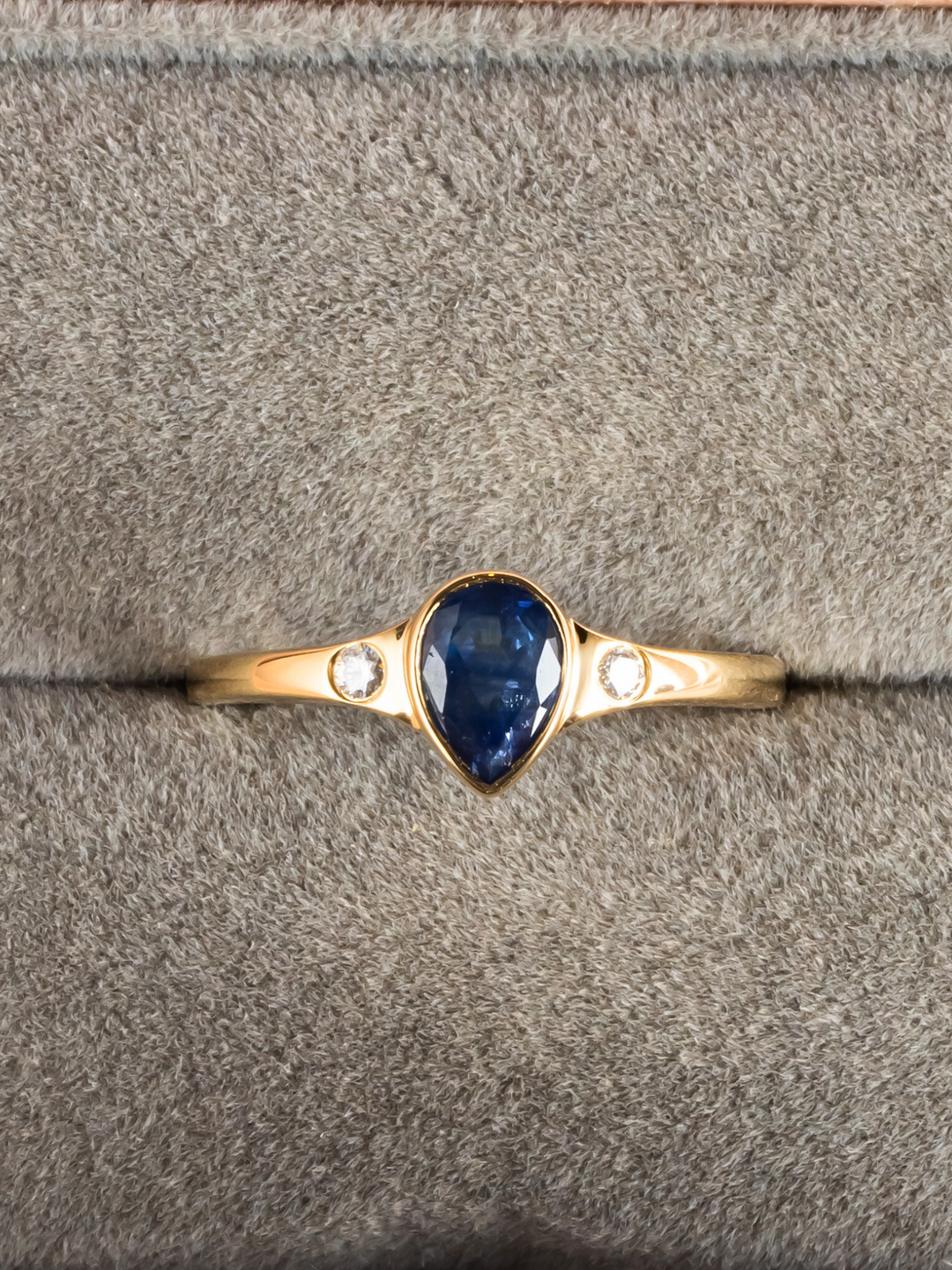 Alicia Ring - Blue Sapphire & Moissanite - 18K Yellow Gold