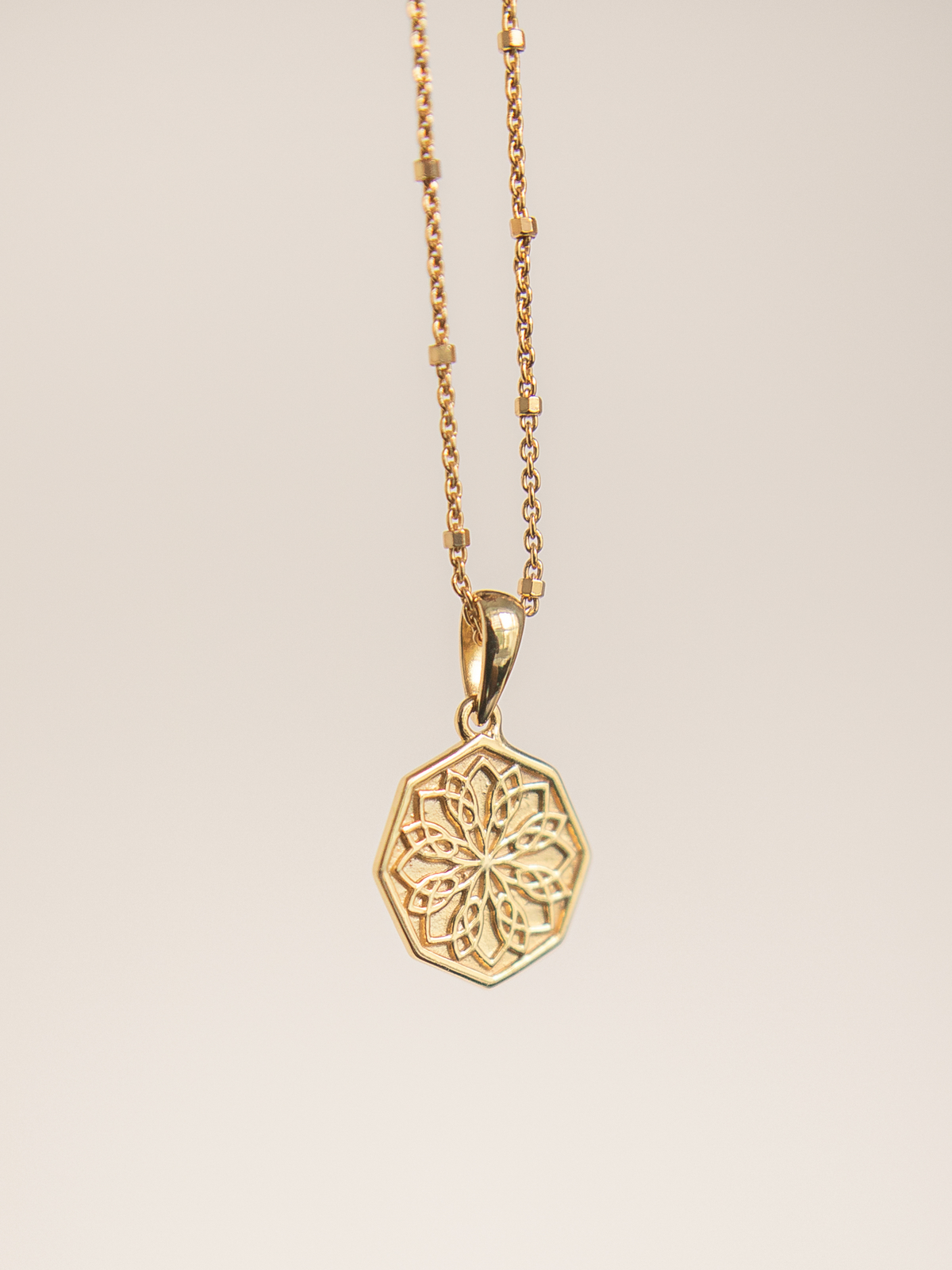 Reflections ball chain   yellow gold plated
