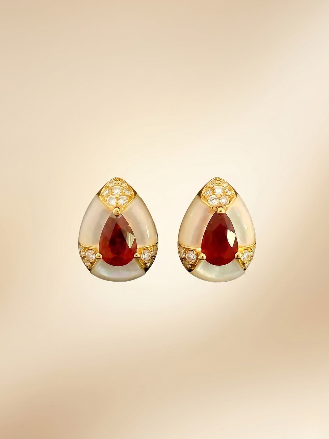 18K Yellow Gold Ruby (Burma, Pigeon Blood) Mother of Pearl