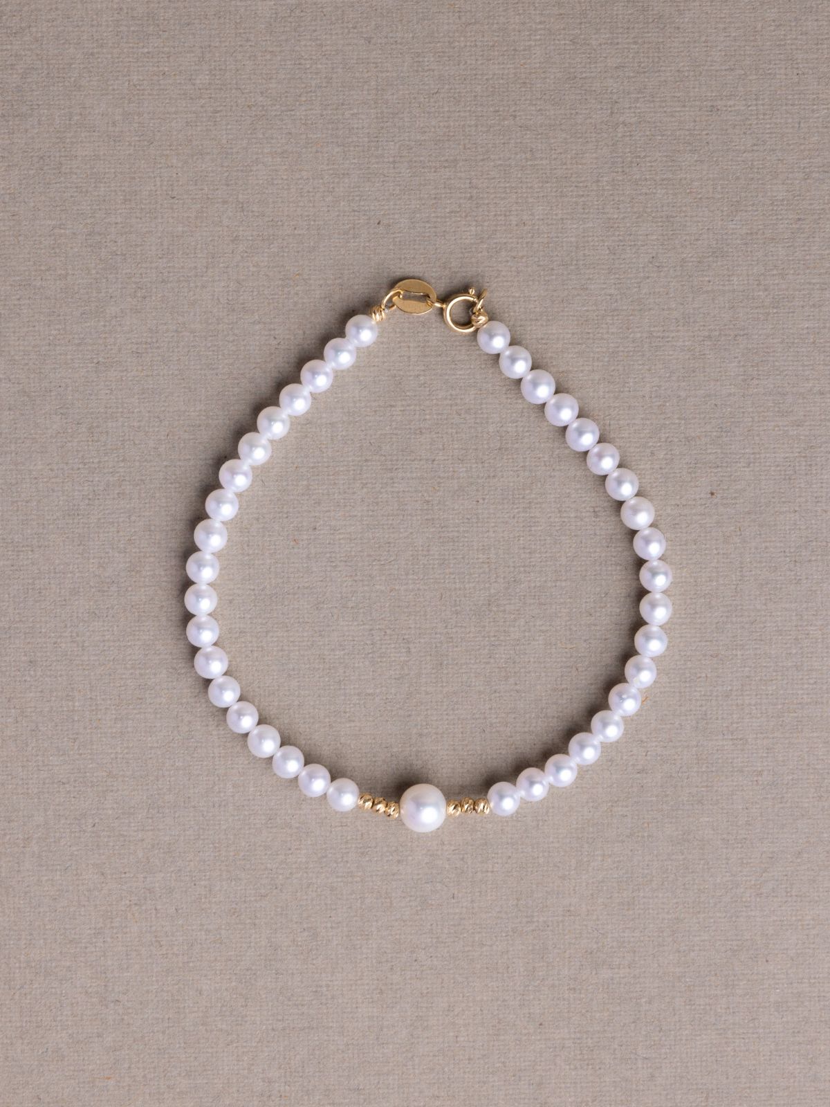 Jess freshwater pearl   18k yellow gold bracelet